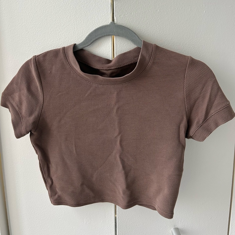 Alo yoga cropped waffle t-shirt
